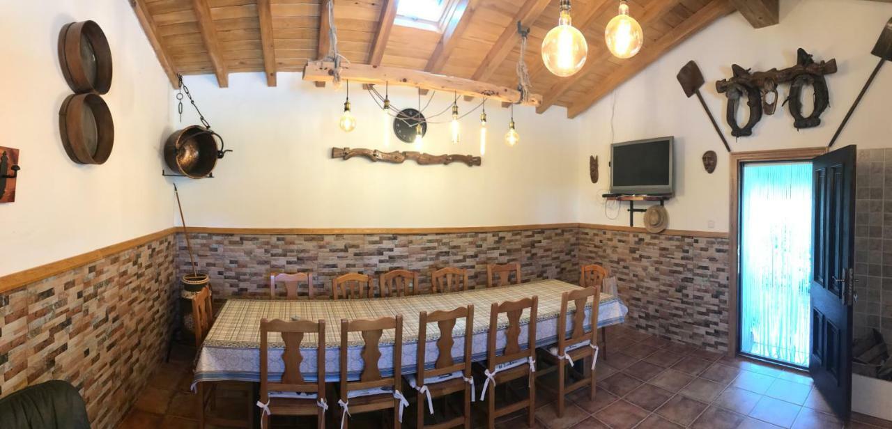 Casa De Pueblo Con Merendero Alquilable Opcionalmente Casarejos Exterior foto